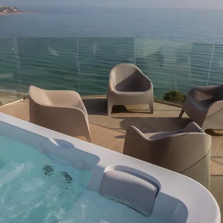 Modern Sea Front Jacuzzi Blue Sky Apartament *