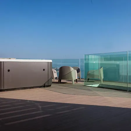 Apartment Modern Sea Front Jacuzzi Blue Sky *